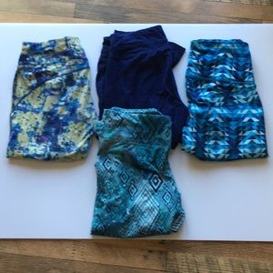 Bundle of blue Capri yoga pants